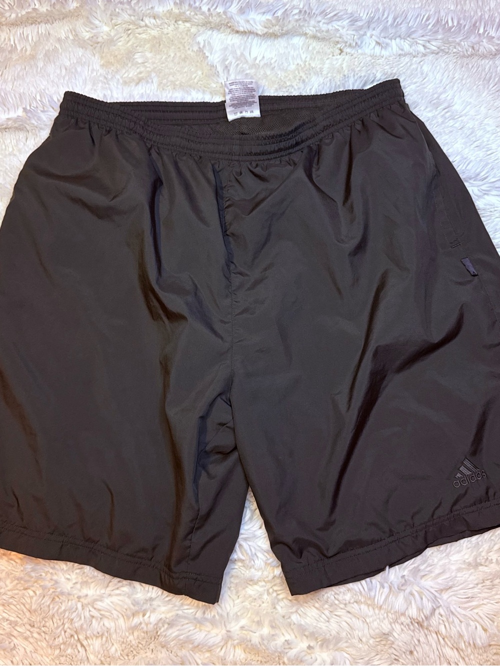 adidas men’s vintage size XL olive green Mesh-Lined Shorts 9” inseam